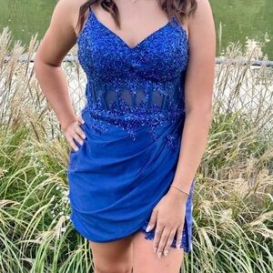 Beautiful homecoming dress size medium